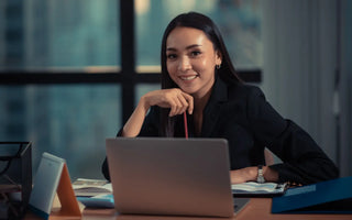 Accesorii și bijuterii office - Află cum să-ți accesorizezi ținuta de mers la birou.