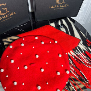 Set cadou sărbători bereta lana cu perle si esarfa cashmere cu detalii zebra – rosu, negru, alb