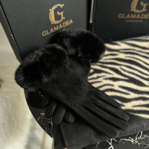 Set cadou manusi cu blanita si esarfa mix lana, vascoza si bumbac cu imprimeu alb-negru-bej