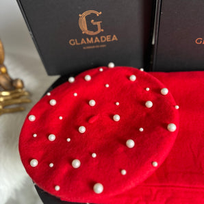 Set cadou Amira – bereta rosie cu perle si esarfa rosie cashmere, vascoza si lana – materiale premium