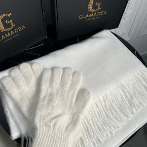 Set cadou manusi White din lana pufoasa si esarfa alba din cashmere delicat