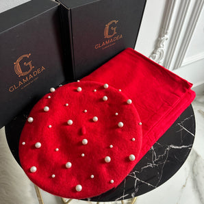 Set cadou Amira – bereta rosie cu perle si esarfa rosie cashmere, vascoza si lana – materiale premium