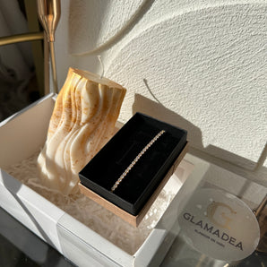 Set Cadou – Lumânare Aesthetic Golden & Brățară Fină Placată cu Aur