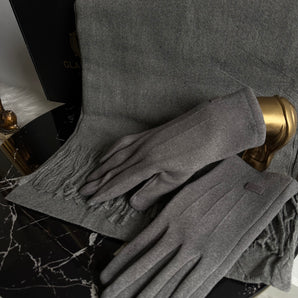 Set cadou sarbatori Dark Grey cu esarfa din cashmere, vascoza si lana si manusi fleece calduroase
