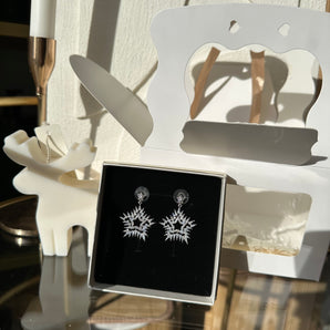 Set Cadou de Sărbători – Cercei Fulg de Nea & Lumânare Parfumată în Formă de Ren