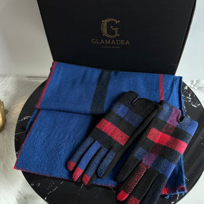 Set cadou esarfa cashmere albastru cu carouri si manusi lana–fleece in carouri albastru, negru si rosu