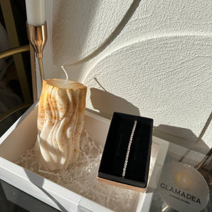 Set Cadou – Lumânare Aesthetic Golden & Brățară Fină Placată cu Aur
