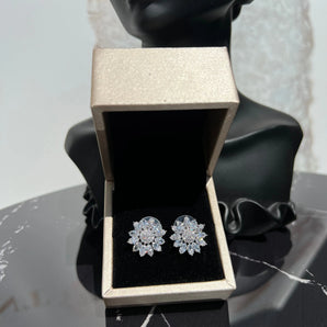 Cercei Corina, floare de colț, placați aur alb, zirconiu cubic Glamadearo