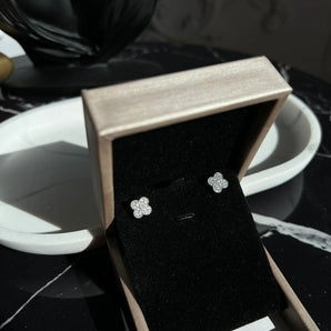 Cercei eleganți, Moly, formă trifoi, Zirconiu Cubic, placați aur alb GLAMADEA