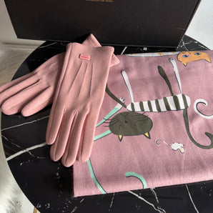 Set cadou manusi Rose din imitatie de piele intoarsa si esarfa Rose cu pisicute din cashmere subtire
