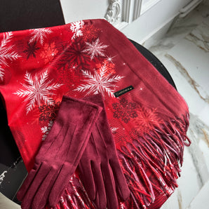 Set cadou esarfa burgundy din cashmere subtire cu imprimeu fulgi de zapada si manusi burgundy din fleece calduros