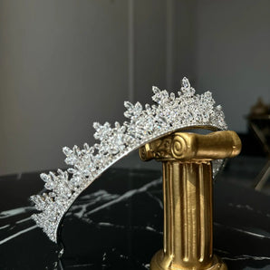 Diadema Erfany, zirconii cubice AAA, placată aur alb, elemente Swarovski GLAMADEA
