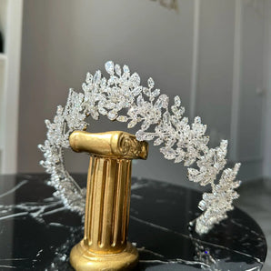 Diadema mireasă Nandy, Elementele Swarovski, zirconiu cubic GLAMADEA