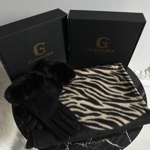 Set cadou manusi cu blanita si esarfa mix lana, vascoza si bumbac cu imprimeu alb-negru-bej