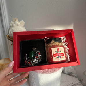 Set Cadou de Sărbători – Lumânare Parfumată & Broșă Mare de Crăciun