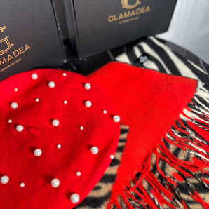 Set cadou sărbători bereta lana cu perle si esarfa cashmere cu detalii zebra – rosu, negru, alb