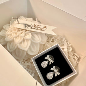 Set Cadou Sarbatori , Ribbon, Cercei placați aur alb și lumânare parfumată din ceară naturală de soia GLAMADEA