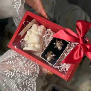 Set Cadou Sarbatori , Santa, Cercei cristale fatetate și lumânare parfumată din ceară naturală de soia GLAMADEA