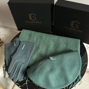 Set cadou Craciun turcoaz cu esarfa cashmere cu aplicatii 3D, manusi fleece calduroase si bereta 100% bumbac GLAMADEA