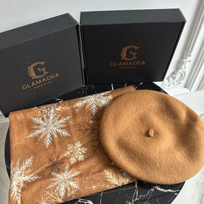 Set cadou bereta lana 100% si esarfa cashmere subtire cu imprimeu fulg de nea GLAMADEA