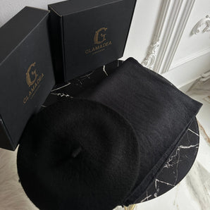 Set cadou esarfa Black cashmere si bereta din lana prelucrata neagra – personalizabila cu initiala GLAMADEA