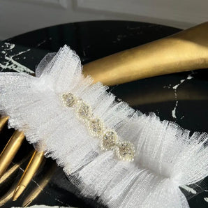 Jartiera mireasă, Natașa, handmade, perle, tulle lucios, cristale - GLAMADEA
